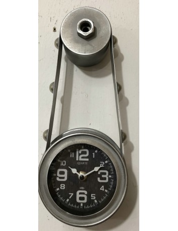 Metal wall clock silver